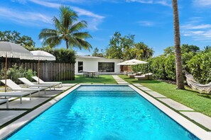 Outdoor pool, a heated pool - Villa Parque Pickleball/Volleyball/Bball/MiniGolf (Miami)