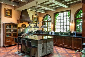 Private kitchen - Historic Chateau (Sandy)