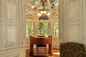Lobby - Historic Chateau (Sandy)
