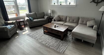 3 Bedroom townhouse in Summerside. Minutes from PCH, CUP and shopping centres