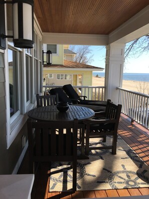 Outdoor dining - Beach House on Lake Michigan - Spacious Home with Sunset views (Macatawa)