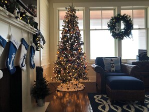 Interior - Beach House on Lake Michigan - Spacious Home with Sunset views (Macatawa)