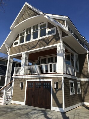 Exterior - Beach House on Lake Michigan - Spacious Home with Sunset views (Macatawa)