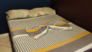1 slaapkamer, een strijkplank/strijkijzer, wifi, beddengoed