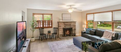 Smart TV, fireplace