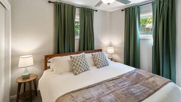 5 bedrooms, desk, iron/ironing board, travel crib