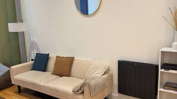 Apartment, 1 Bedroom, City View | Living room | Books