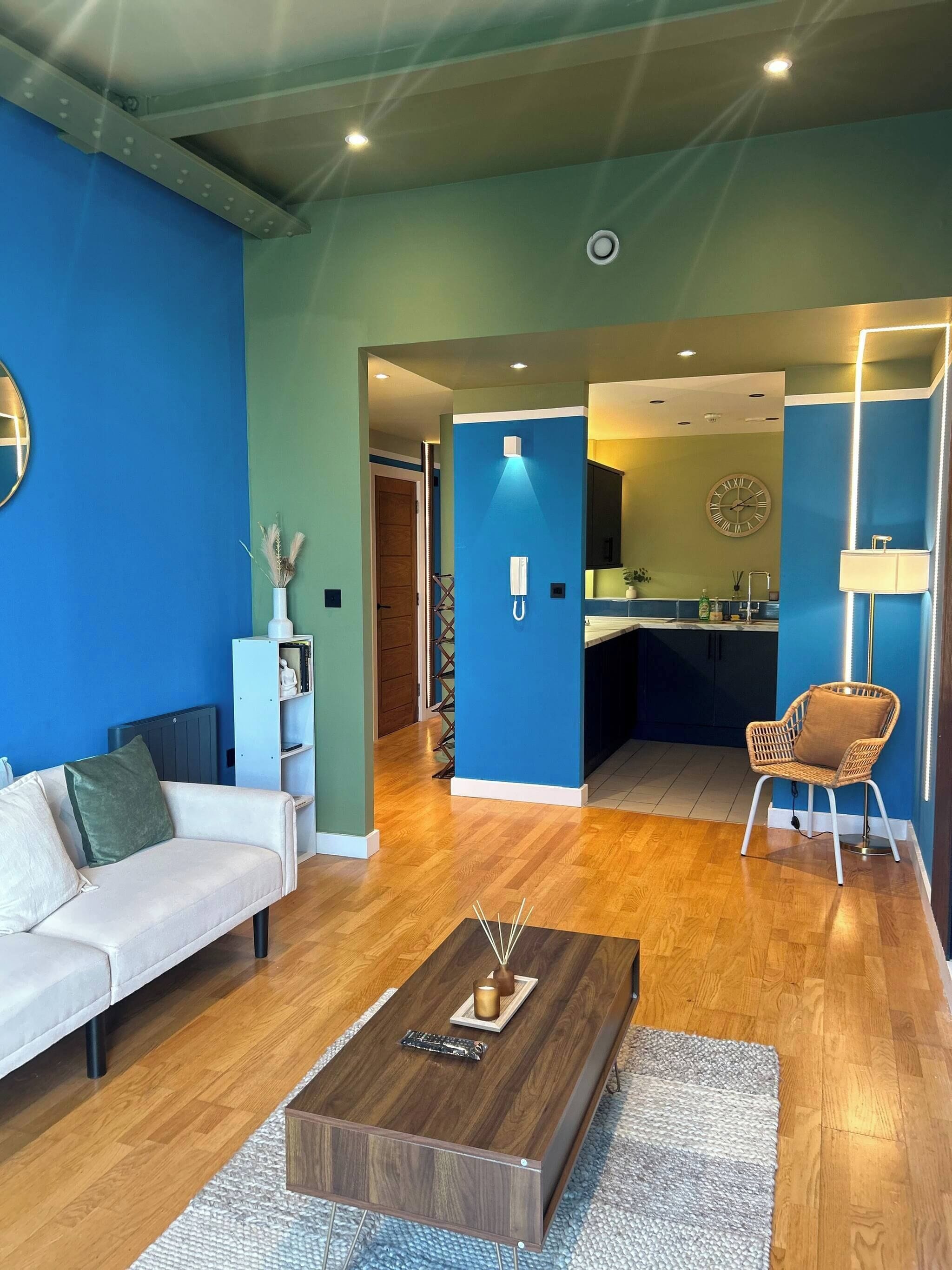 Apartment, 1 Bedroom, City View | Living room | Books