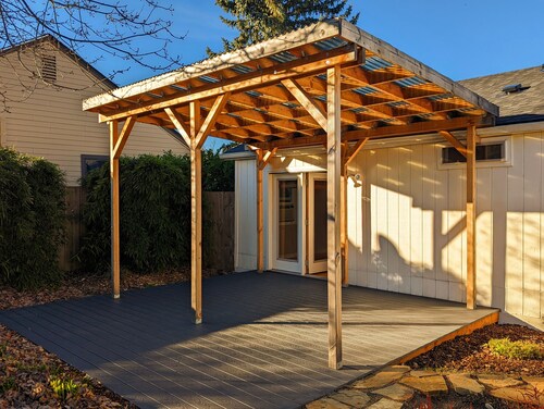 Charming South Eugene home, huge yard! Pet friendly!