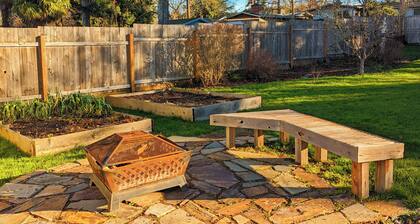 Charming South Eugene home with huge, enclosed yard!