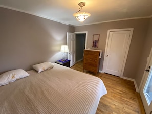 2 chambres, fer et planche à repasser, Wi-Fi gratuit, draps fournis