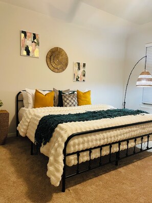 3 bedrooms, internet, bed sheets