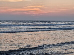 Chaises longues, serviettes de plage
