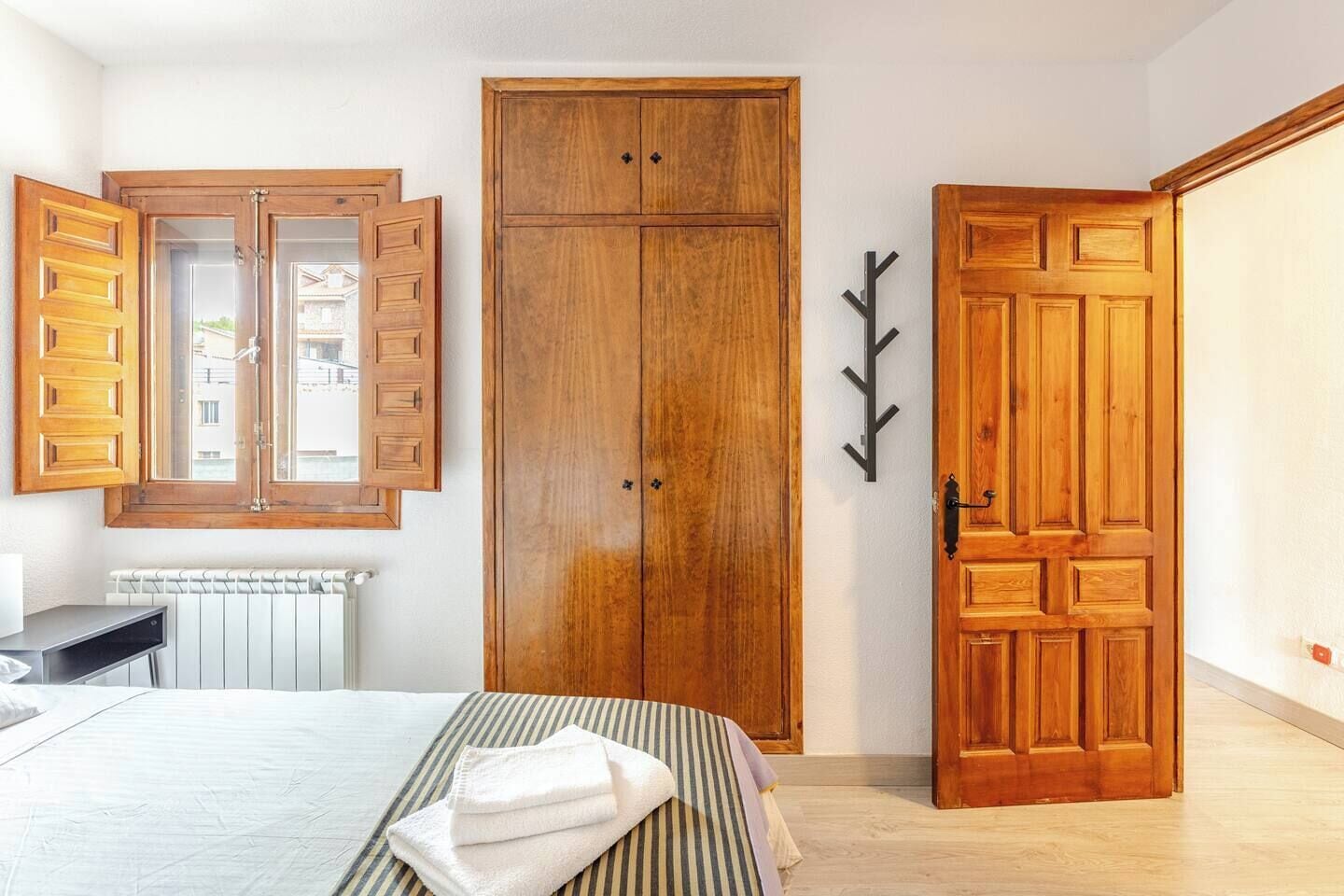 2 camere, una scrivania, ferro/asse da stiro, Wi-Fi gratuito