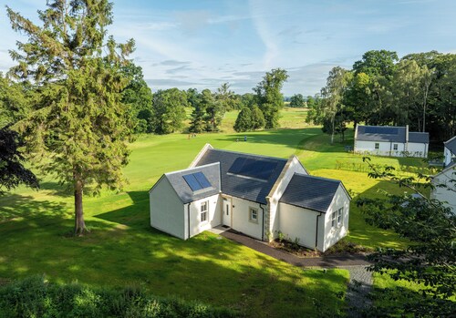 SCHLOSS Roxburghe Hotel 
1-bedroom cottage near Heiton