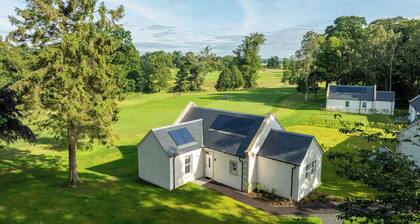 SCHLOSS Roxburghe Hotel
1-bedroom cottage near Heiton