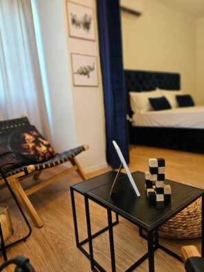 2 habitaciones, tabla de planchar con plancha, wifi y ropa de cama