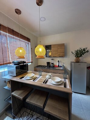 Apartamento família, vista para a cidade | Cozinha privada
