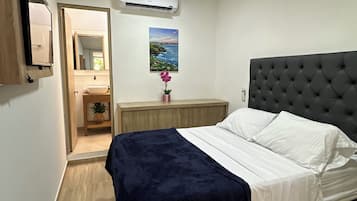 Apartamento standard, vista para o parque | Ferros/tábuas de passar roupa, Wi-Fi de cortesia