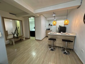 Superior appartement, balkon, uitzicht op park | Een strijkplank/strijkijzer, gratis wifi