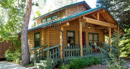 Cozy Forest Cottage