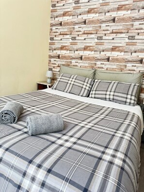 2 makuuhuonetta, silitysrauta/-lauta, Wi-Fi, vuodevaatteet