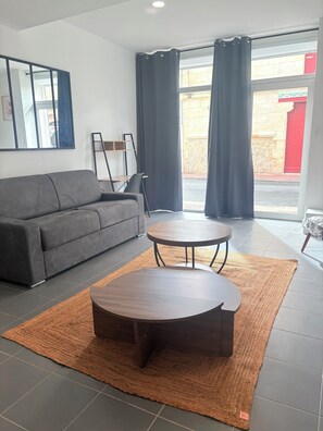 Comfort Apartment, City View | Living area