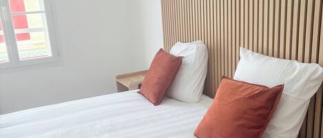 Comfort tweepersoonskamer, uitzicht op stad | Gratis wifi