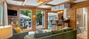 Charming Treehouse Haven located near Lake Barkley. Close to Turkey Bay & ramp