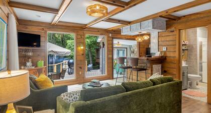 Charming Treehouse Haven located near Lake Barkley. Close to Turkey Bay & ramp