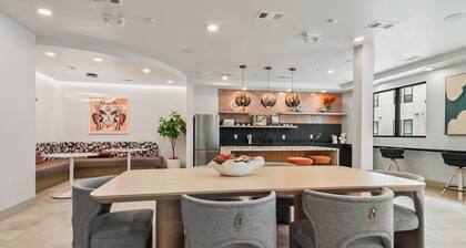 Stylish New Studio DT | Pool, Gym & Rooftop Lounge