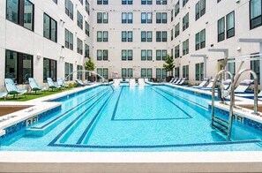 Pool - Stylish New Studio DT | Pool, Gym & Rooftop Lounge (Houston)
