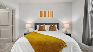 1 sovrum, skrivbord, strykjärn/strykbräda och wi-fi