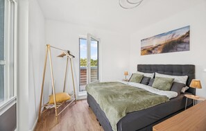 2 bedrooms, travel crib, free WiFi