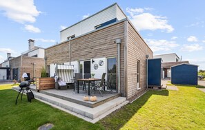 Outdoor dining - Stunning home in Tossens with sauna (Tossens)