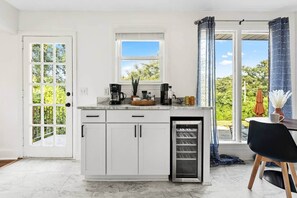 Fridge, microwave, oven, stovetop - Orange Pit - 3BD 2BA Luxury Retreat - West Cola (West Columbia)