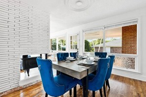 Dining - Orange Pit - 3BD 2BA Luxury Retreat - West Cola (West Columbia)