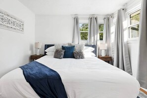 3 bedrooms, iron/ironing board, WiFi, bed sheets