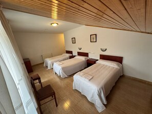 Basic Twin Room | Free WiFi - Hotel Luso (Bergondo)