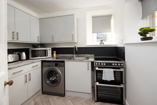 T&J House In Eyemouth: Cozy Coastal Retreat