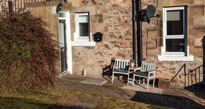 T&J House In Eyemouth: Cozy Coastal Retreat