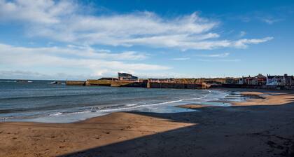 T&J House In Eyemouth: Cozy Coastal Retreat