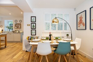 House, 3 Bedrooms | Ruang makan