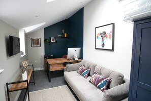 House, 1 Bedroom | Living room