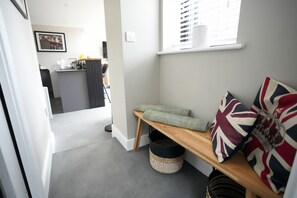 Interior - Historic Tring 2 Story Flat On High Street (Tring)