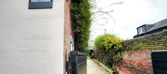 วิงประวัติศาสตร์ในทริง: อบอุ่นและวิวสวย