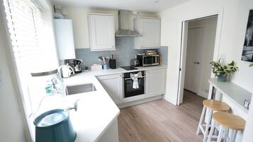 House, 1 Bedroom | Private kitchen