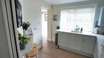 House, 1 Bedroom | Private kitchen