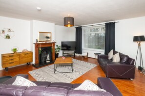 House, 3 Bedrooms | Living room