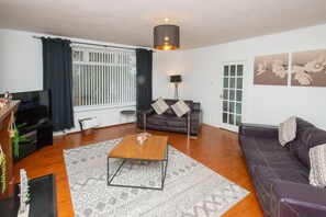 House, 3 Bedrooms | Living room